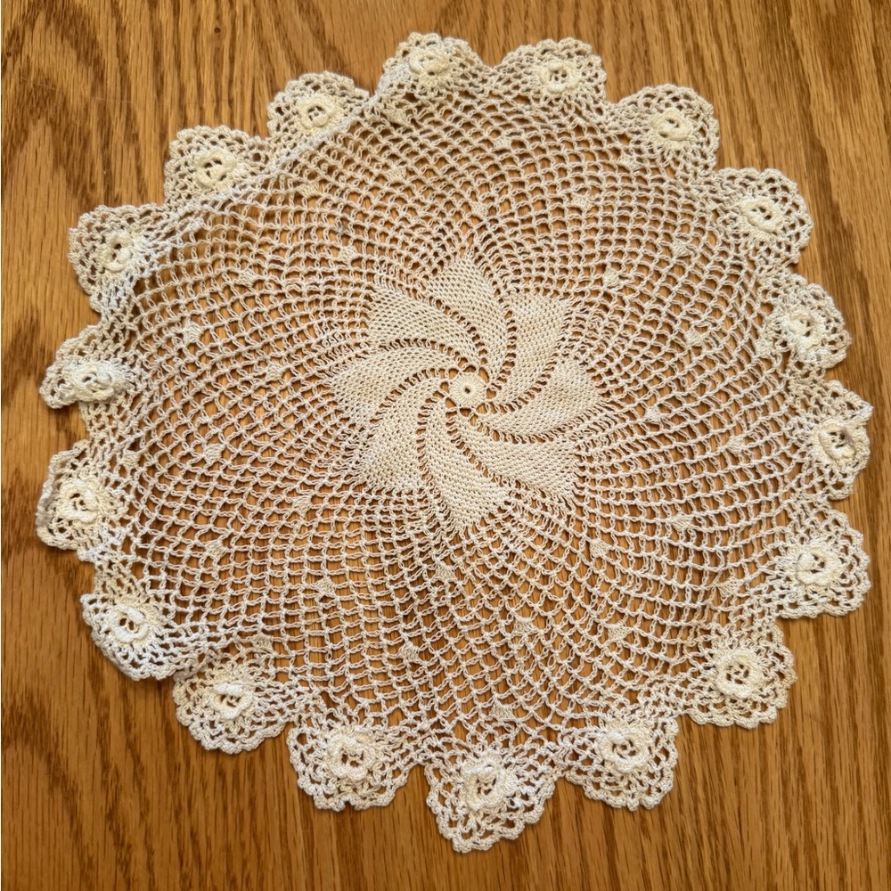 Set of 4 Elegant Vintage Cream Crochet Doilies with Swirl Design